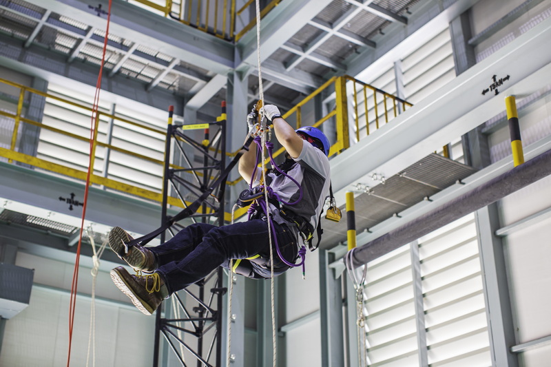 Keselamatan Kerja di Ketinggian (Working at Height Safety)